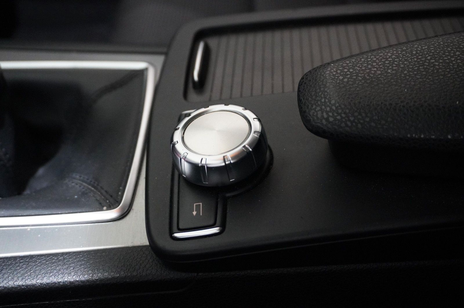 Fahrzeugabbildung Mercedes-Benz C 220 T AVANTGARDE KLIMA/SHZ/PDC/T-LEDER/USB