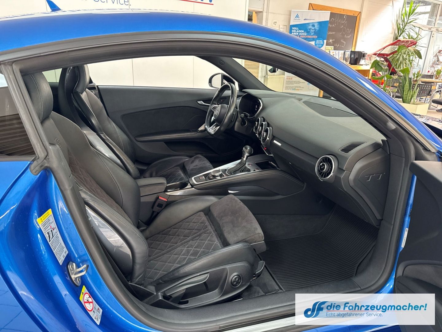 Fahrzeugabbildung Audi TT Coupe 2.0 TFSI quattro S line Sportpaket Lede