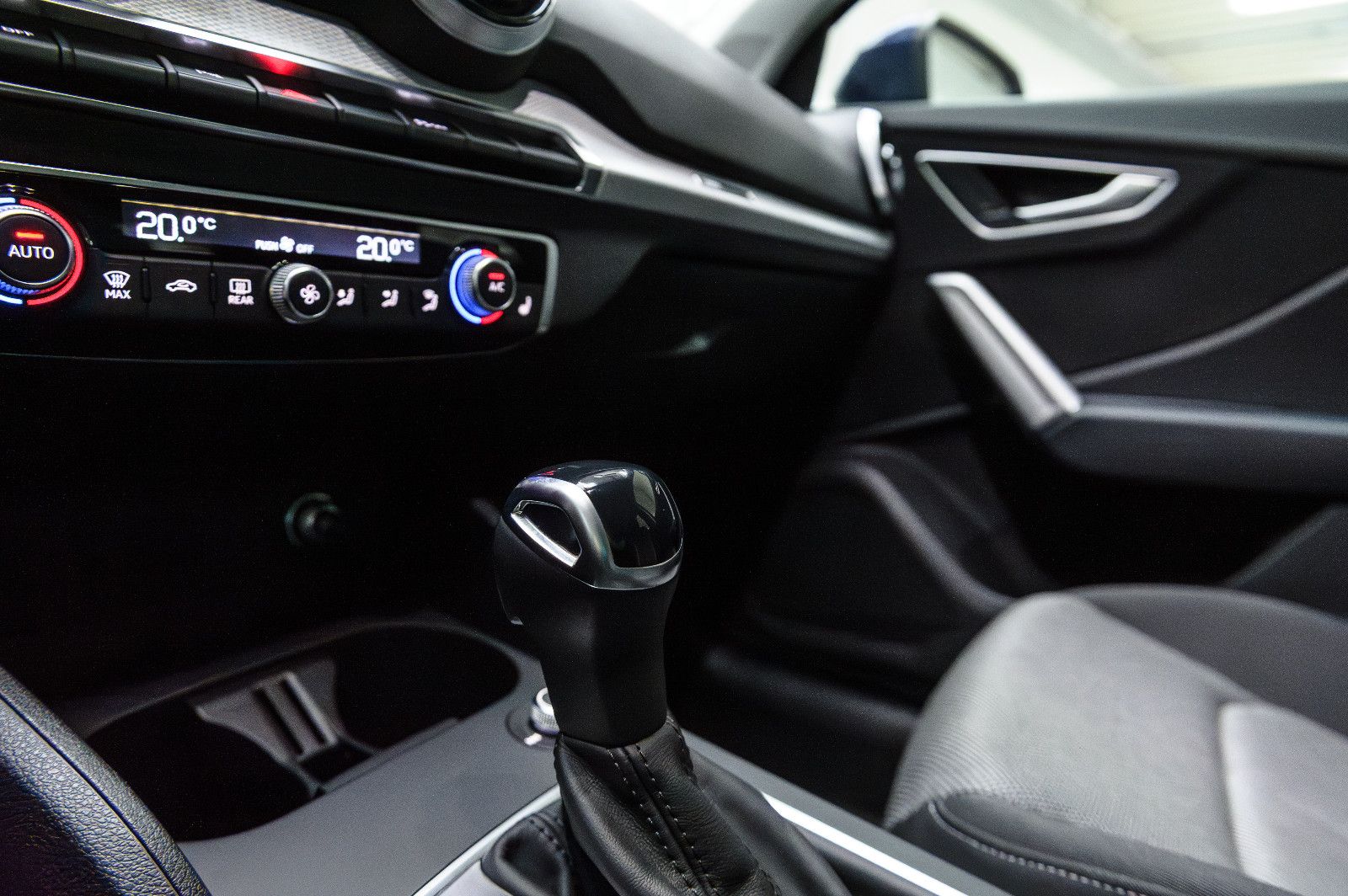 Fahrzeugabbildung Audi Q2 35 TFSI S line 1.5 S-Tronic LED+KAM+VIRTUAL