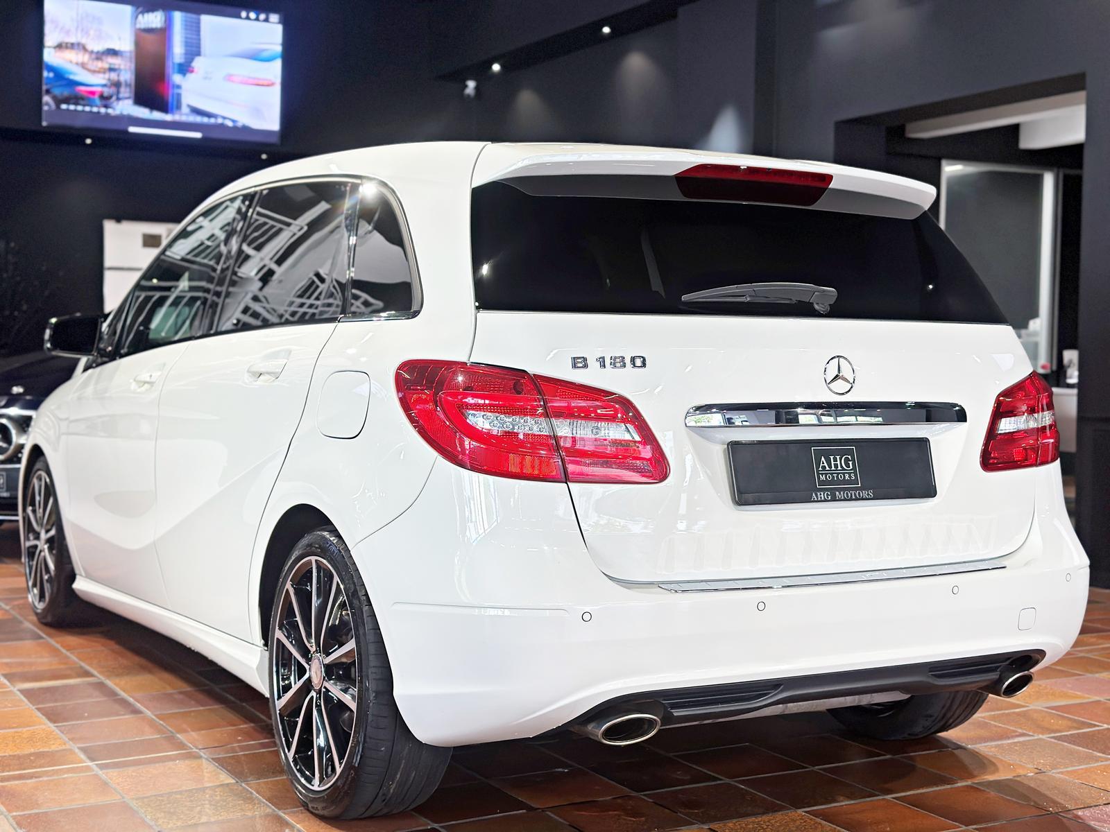 Mercedes-Benz B 180 AMG SPORTPAKET NIGHTPAKET SHZ 18"LM 1.HAND