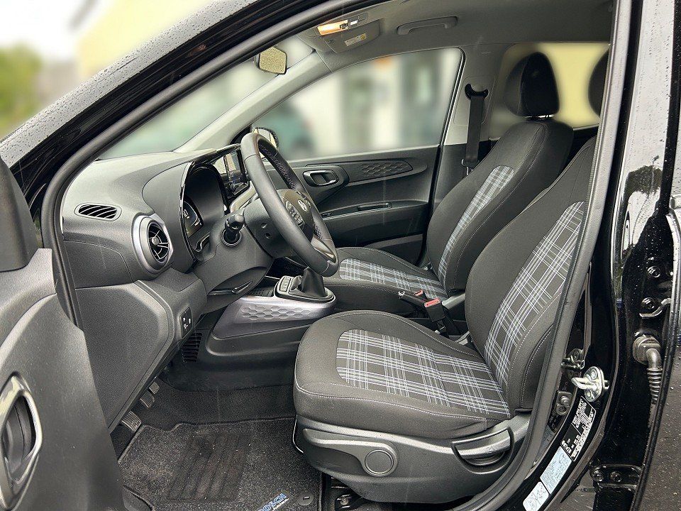 Fahrzeugabbildung Hyundai i10 1.2 5TÜRER PRIME SMARTKEY+NAV+KAMERA+CARPLAY