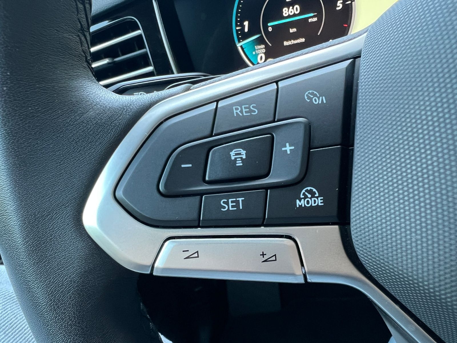 Fahrzeugabbildung Volkswagen Touareg 3.0 TDI 4MOTION *AHK, Luft, Leder, ACC,