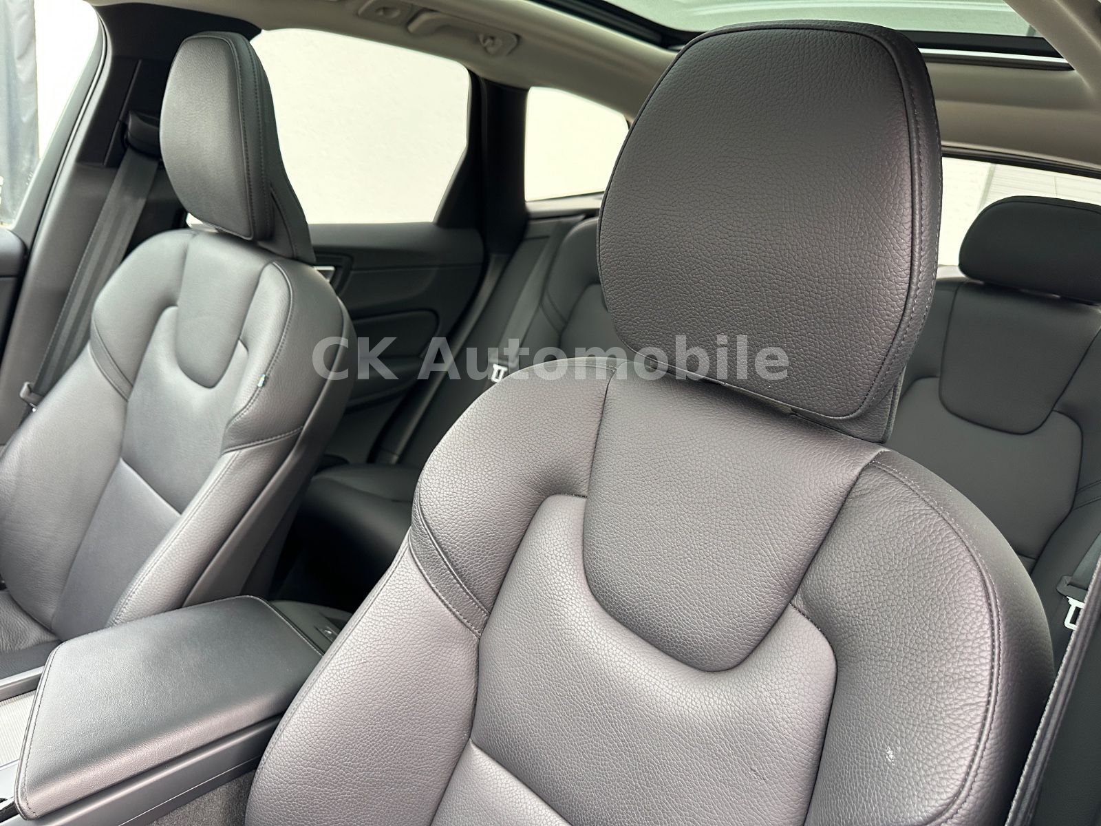 Fahrzeugabbildung Volvo XC60 B4 Plus Bright AWD/Navi/Leder/Pano/LED/Kam.