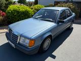 Mercedes-Benz 300E Autom.Klima Velour 2-Hand ZV Sitzh. ASD ABS - Mercedes-Benz 300 in Frankfurt (Main)