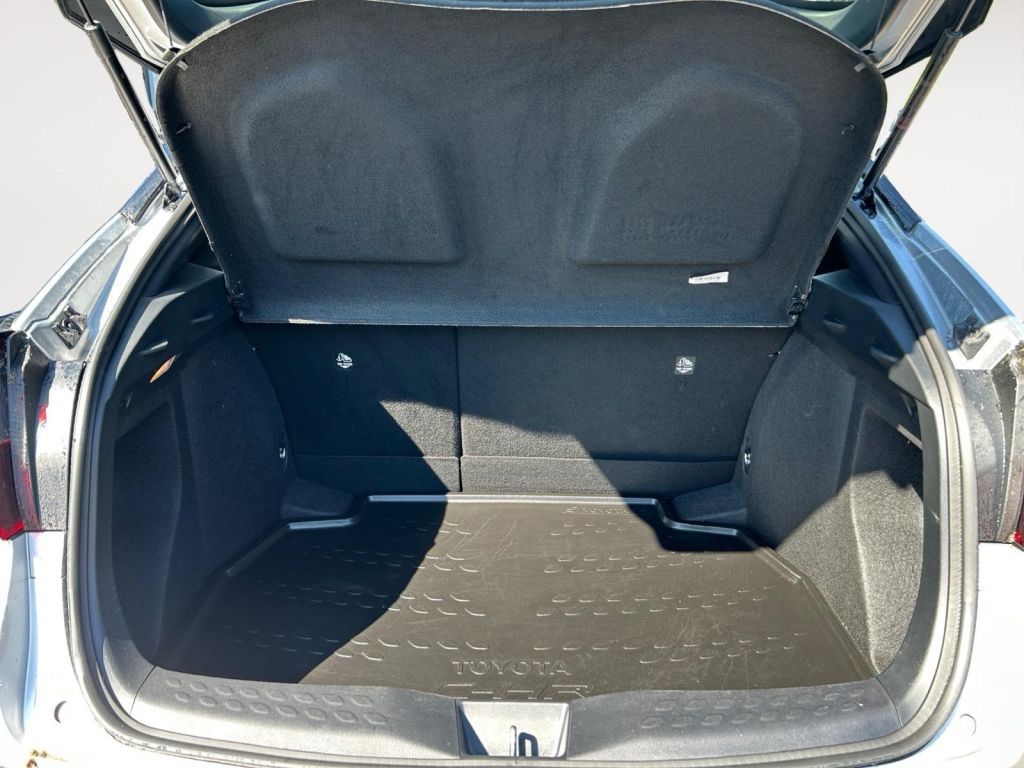 Fahrzeugabbildung Toyota C-HR Hybrid Business-Edition
