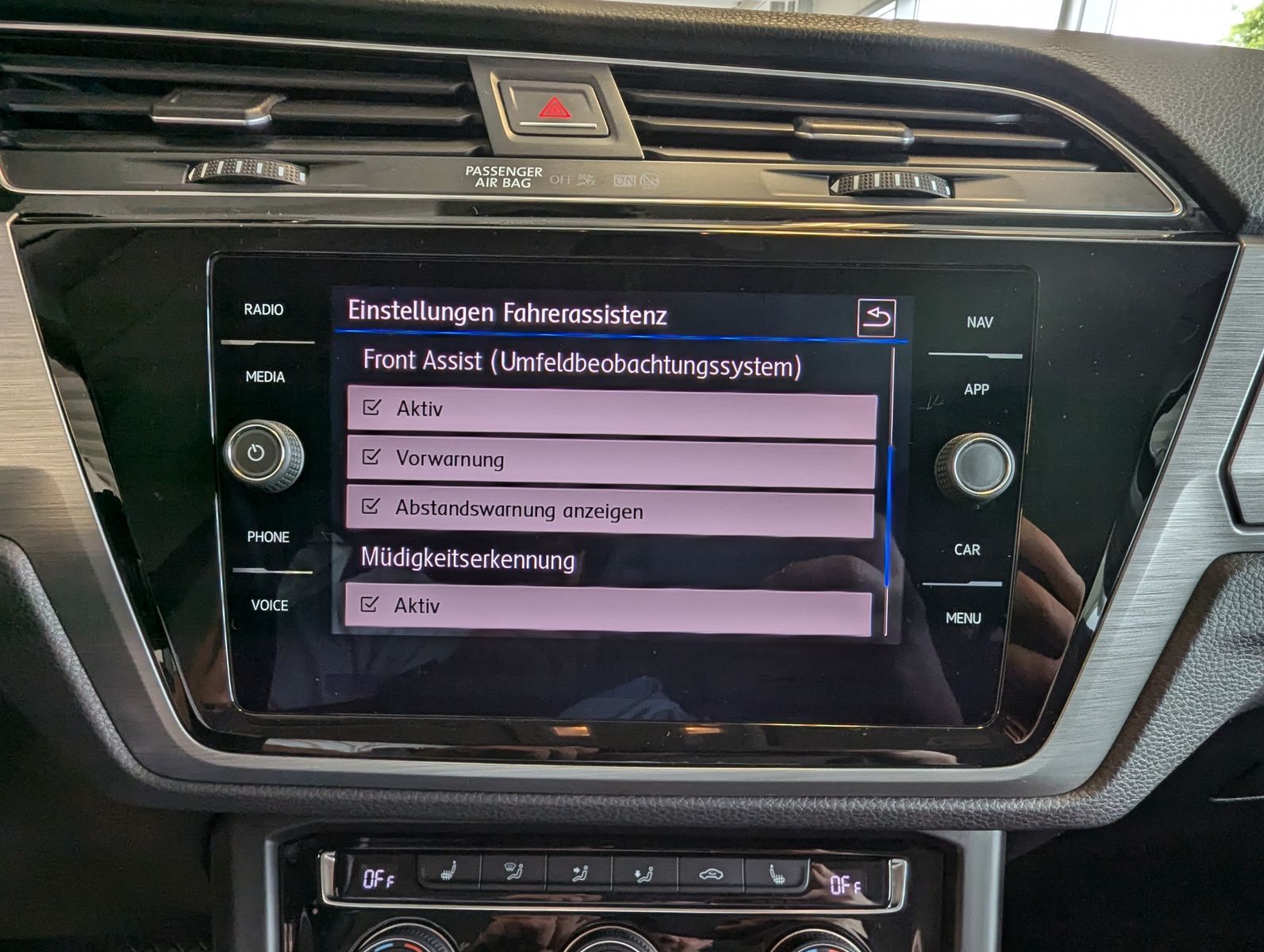 VW Touran 2.0 TDI DSG Comf. ACC LED Kamera - Image 30