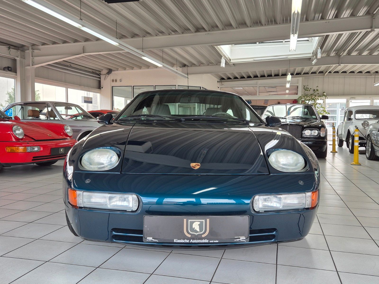 Fahrzeugabbildung Porsche 928 GTS/Deutsch/Kpl. Historie/SD/Blau mit grau