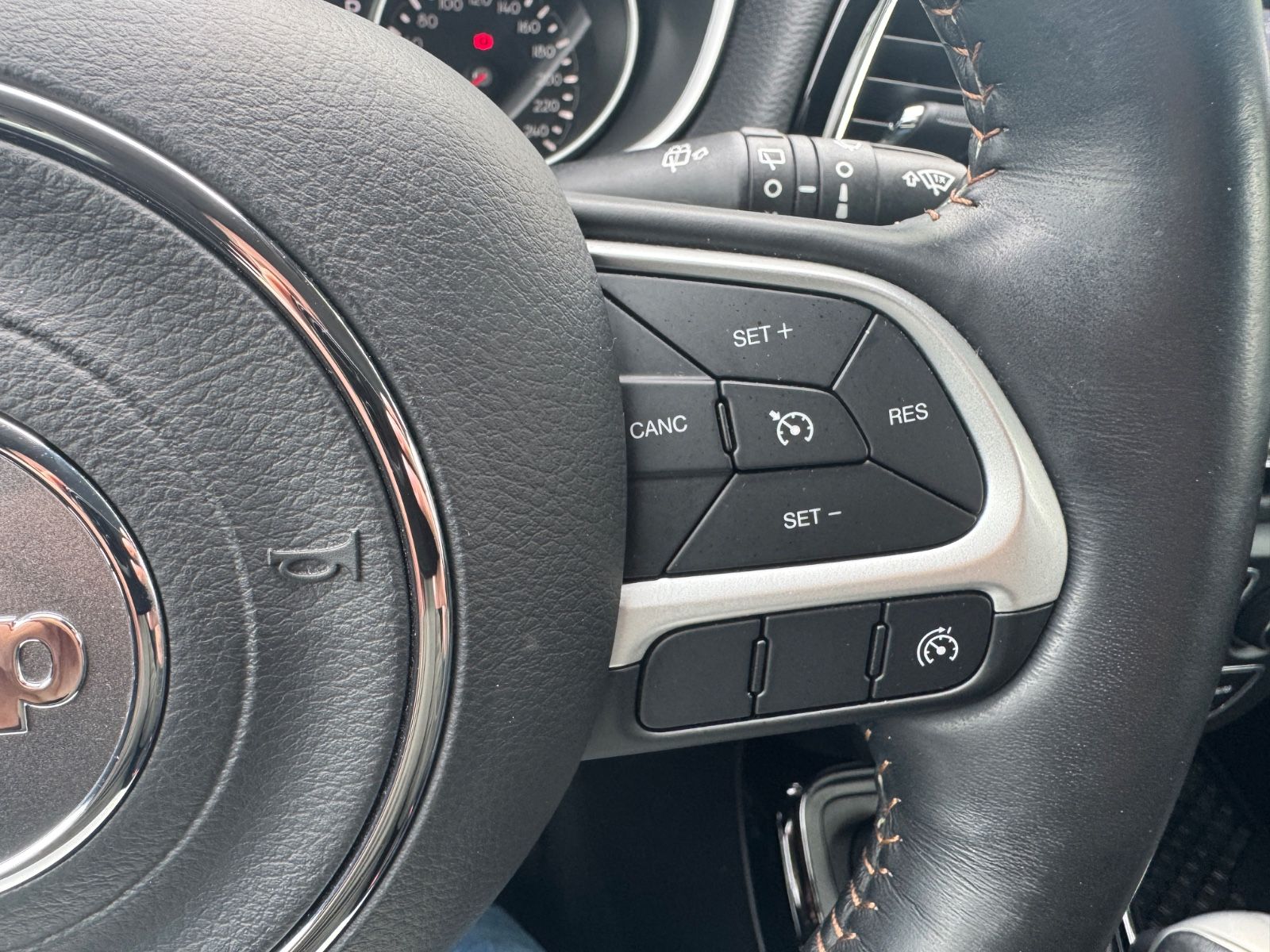 Fahrzeugabbildung Jeep Compass Limited 4WD Leder+Navi+Kamera+ACC