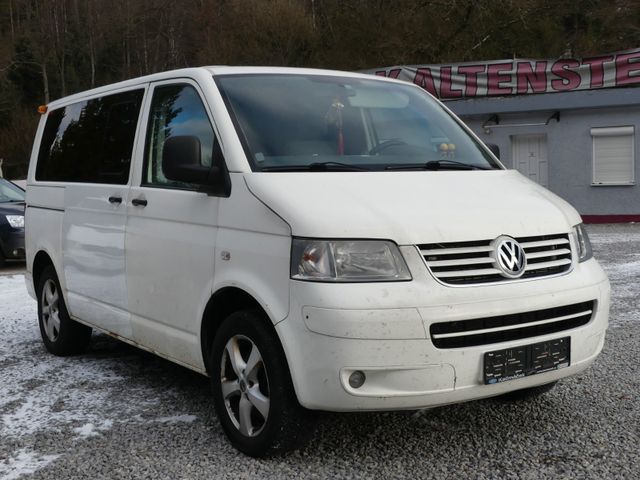 Volkswagen T5 Caravelle Autom. Klima 8 sitzer Motor läuft