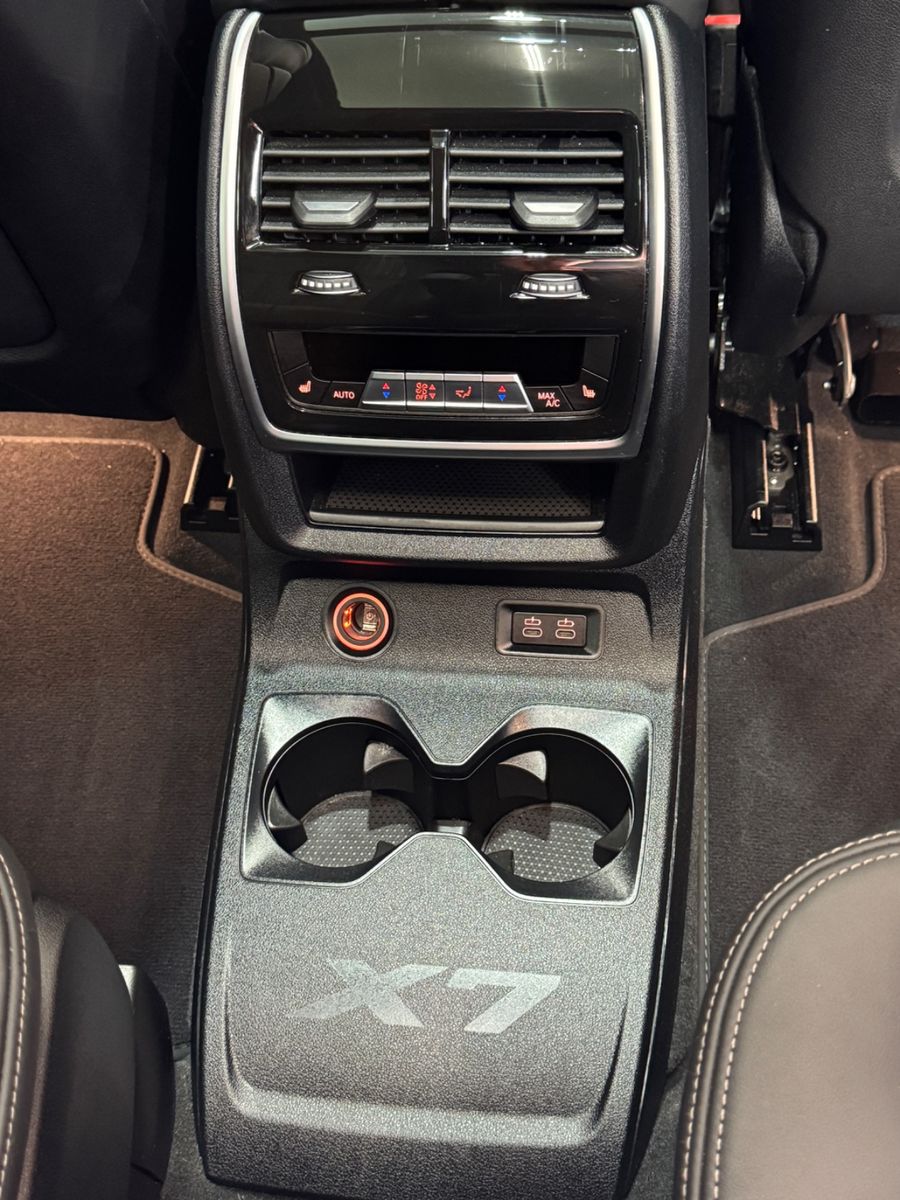Fahrzeugabbildung BMW X7 xDrive 40 d M SPORT PRO|SKY-LOUNGE|MASSAGE|