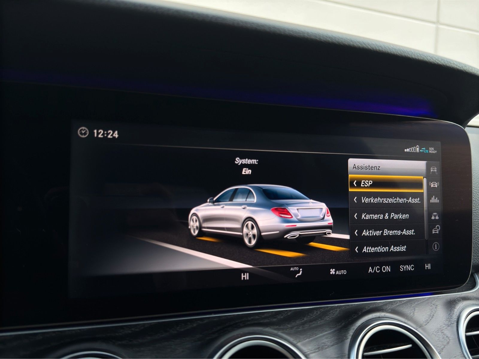 Fahrzeugabbildung Mercedes-Benz E 220d Lim. Pano/Widescreen/Kamera/MBeam