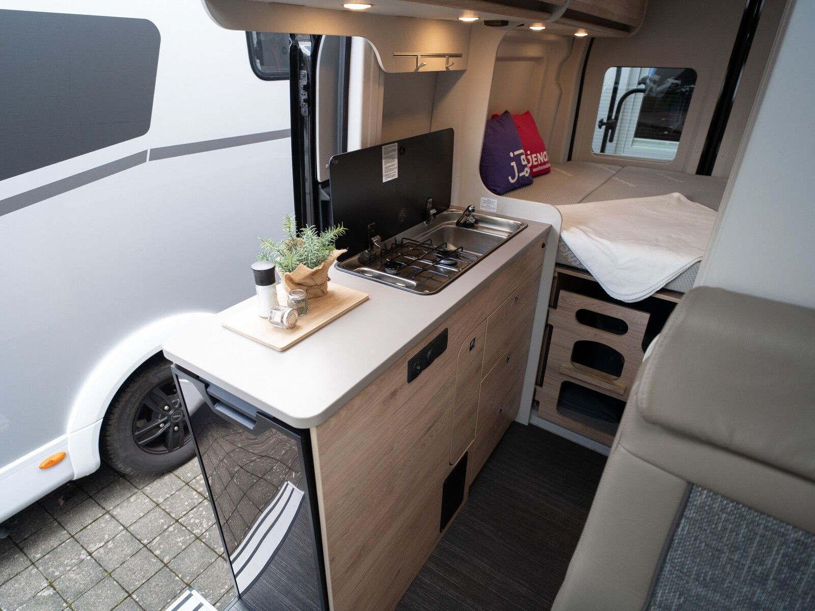 Fahrzeugabbildung Dethleffs Globetrail Classic 590 DK Ford Assistenz-Systeme