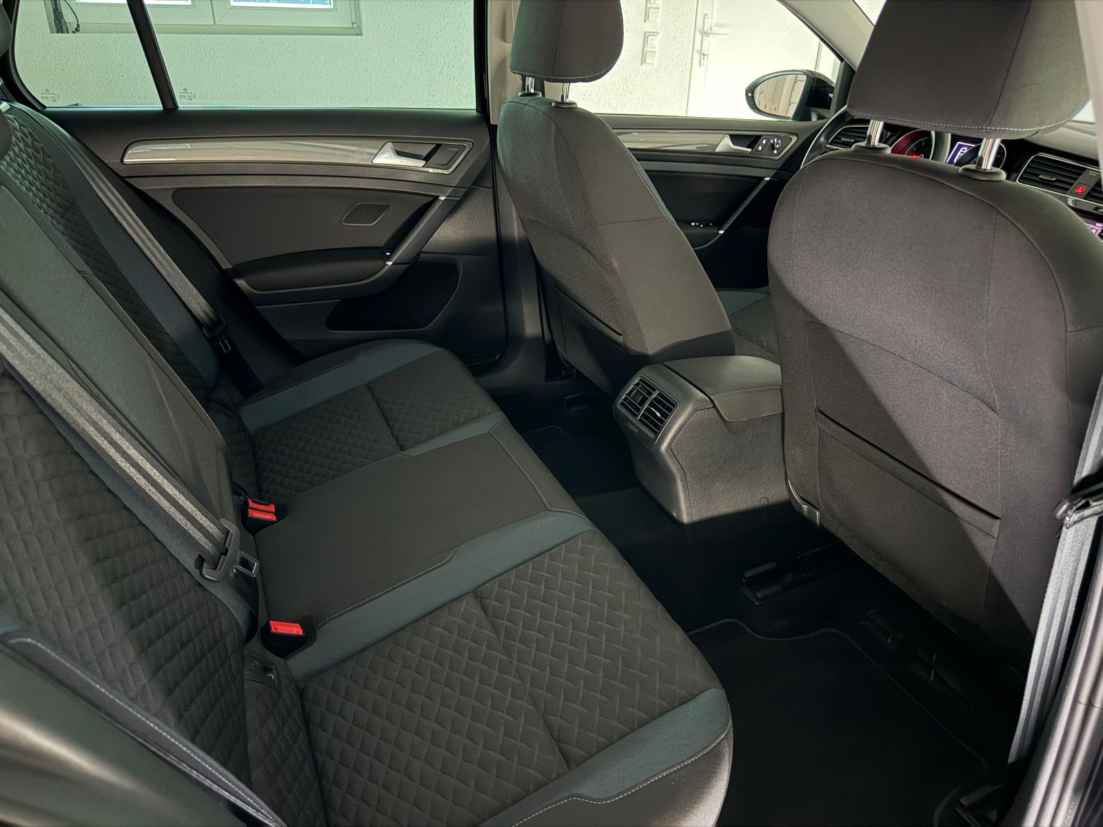Fahrzeugabbildung Volkswagen Golf VII Lim. IQ.DRIVE BlueMotion/CAR PLAY/ACC