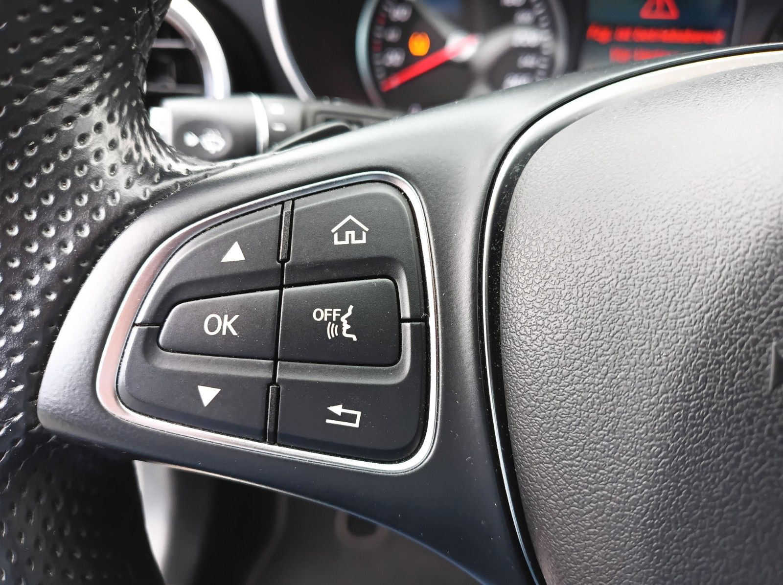 Fahrzeugabbildung Mercedes-Benz C 350 T e+DISTRONIC PLUS+PANO+PARK+360*+SH+BURME