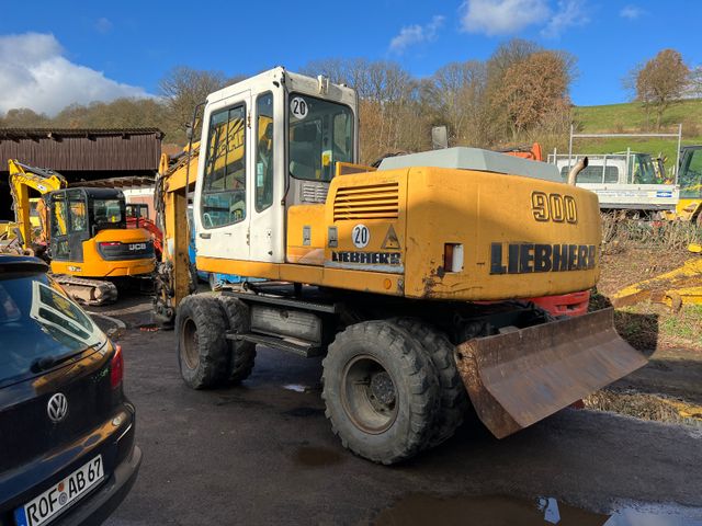 Liebherr A 900