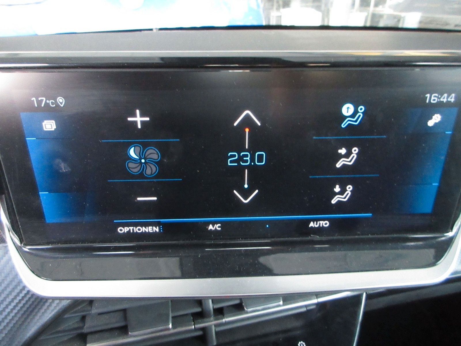 Fahrzeugabbildung Peugeot 208 Allure 1.2T FULL-LED/NAVI/PDC/CAM/ALU