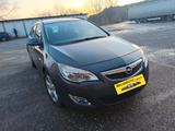 Opel Astra Sw 2012----1.4 Benzina GPL - Opel Astra mit LPG-Antrieb: Kombi