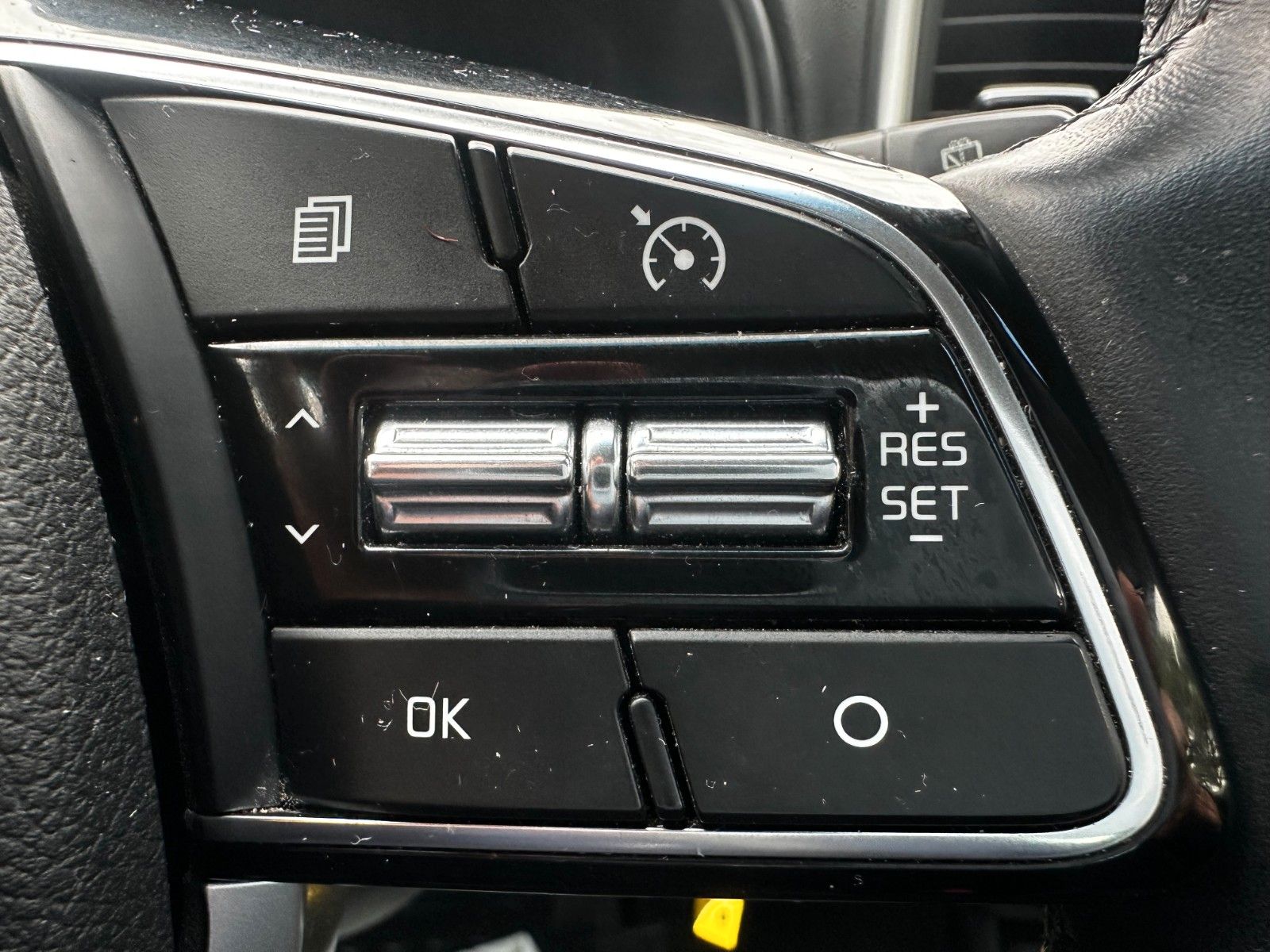 Fahrzeugabbildung Kia Sportage 2WD, Klimaaut., Shz, Cam.