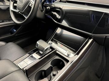 Audi A8 - 6