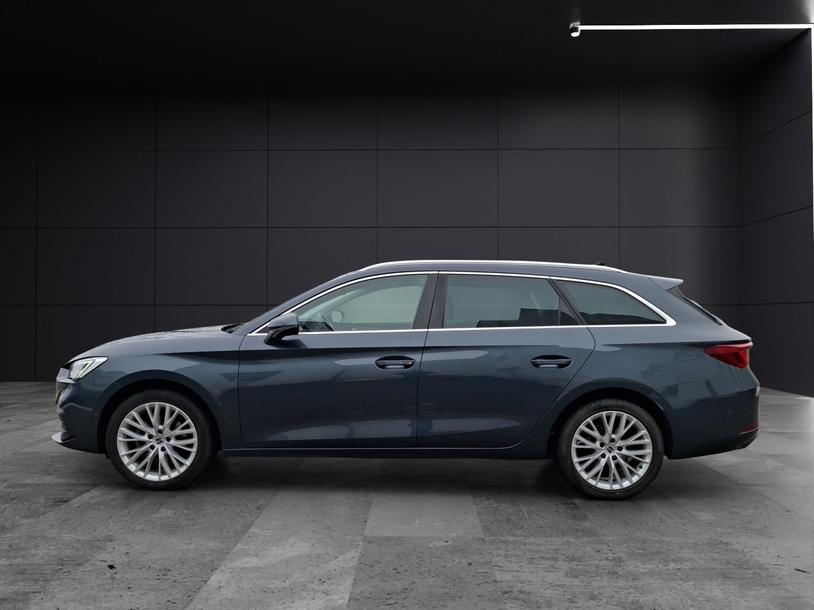 Fahrzeugabbildung SEAT Leon ST eTSI Xcellence DSG LED Navi AHK VC ACC R