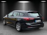 Ford Focus Titanium Turnier Winter P. e.Call Kamera - Ford Focus Titanium mit Hybrid-Antrieb (Benzin/Elektro)