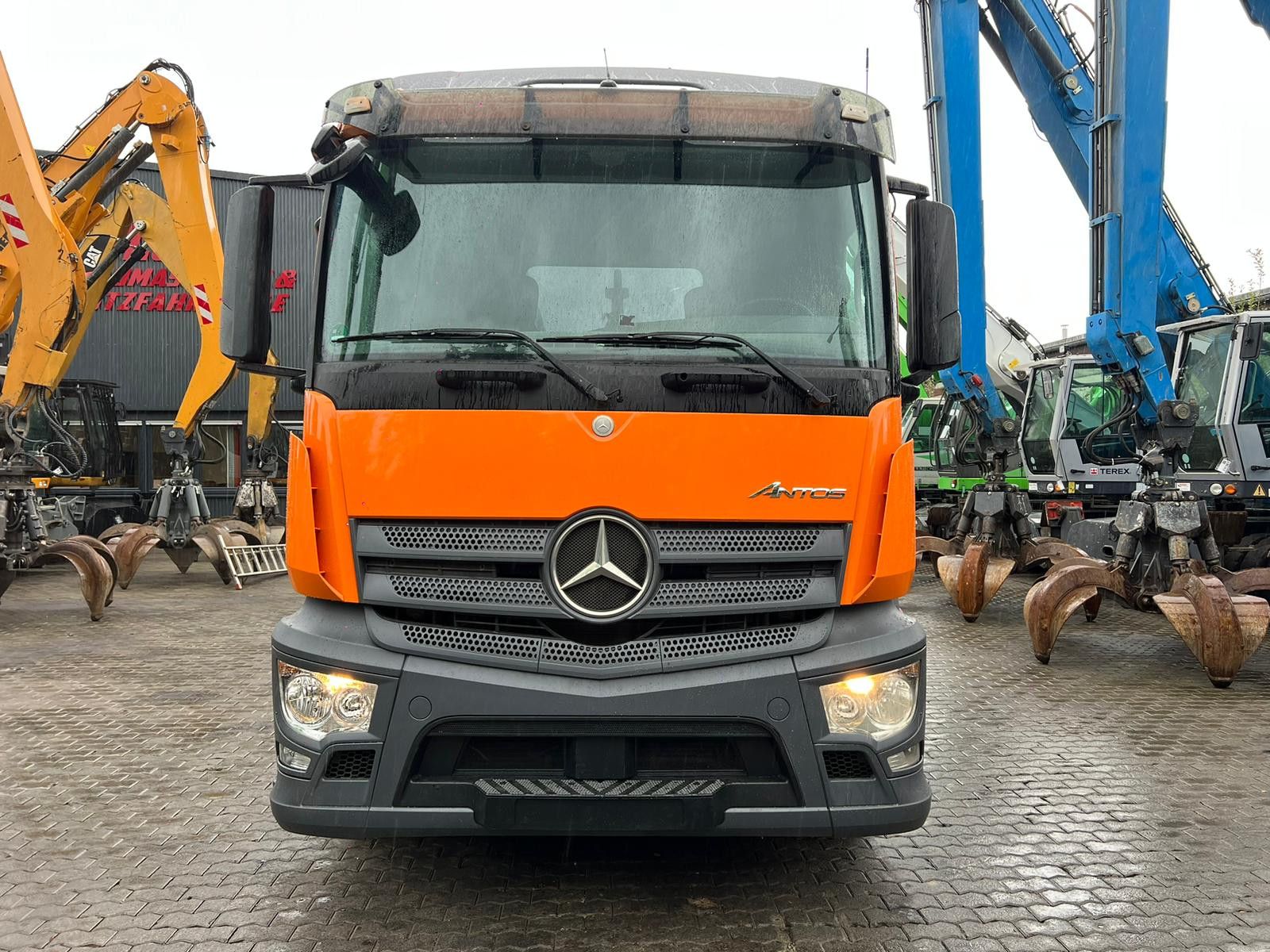 Fahrzeugabbildung Mercedes-Benz Antos 2543 / AC / Euro 6 / 6x2 / Hiab XR21S59