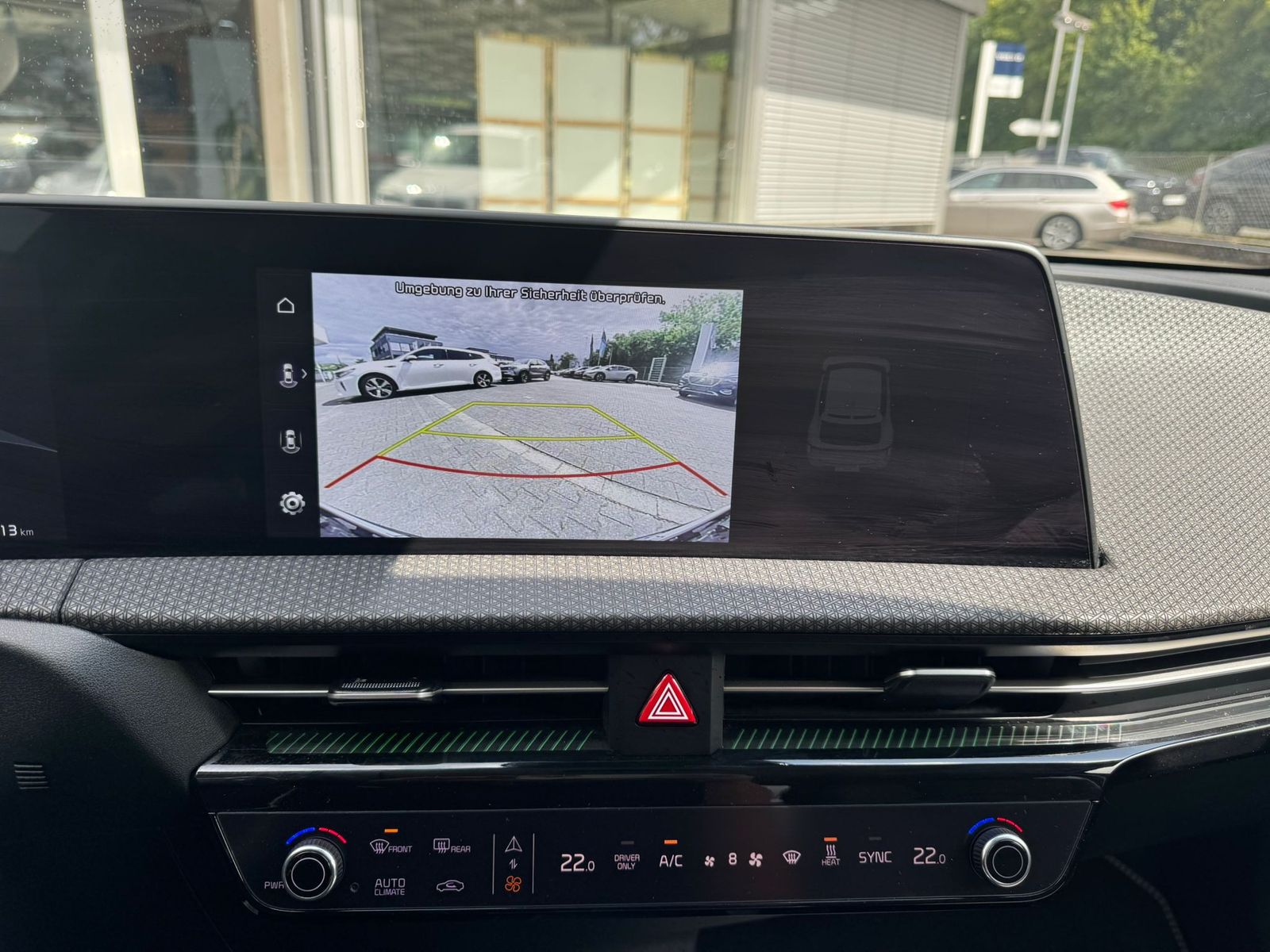 Fahrzeugabbildung Kia EV6 2WD NAVI+LED+SHZ+HEAD+KAMERA+DAB+ACC+19"+