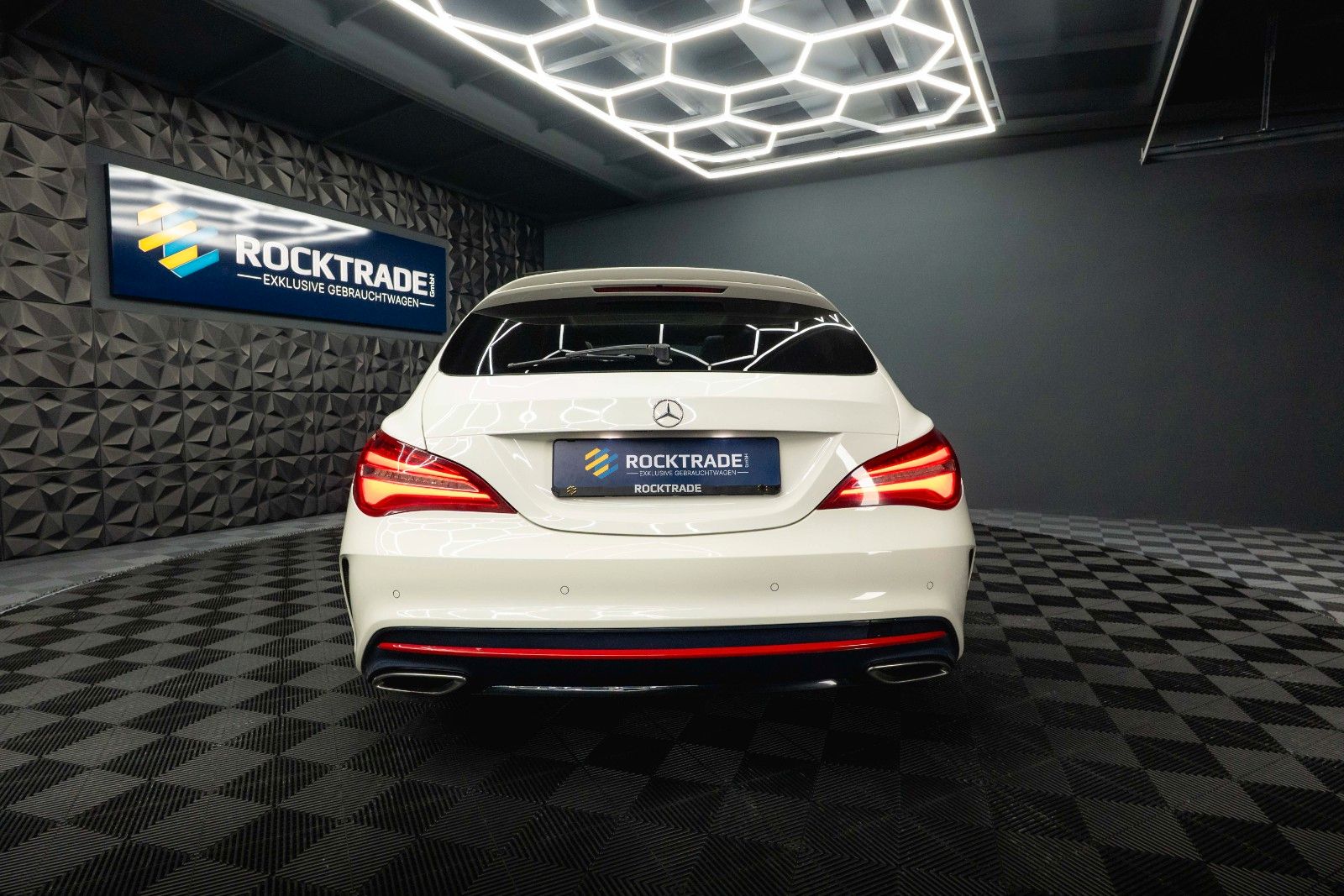 Fahrzeugabbildung Mercedes-Benz CLA 250 Shooting Brake 4Matic AMG Night Pano LED