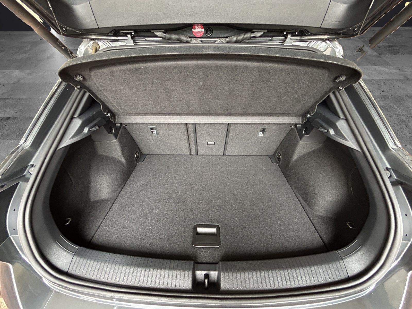 Fahrzeugabbildung Volkswagen T-Roc R 4M DSG  IQ.Light ACC AHK PANO SHZ RearVi
