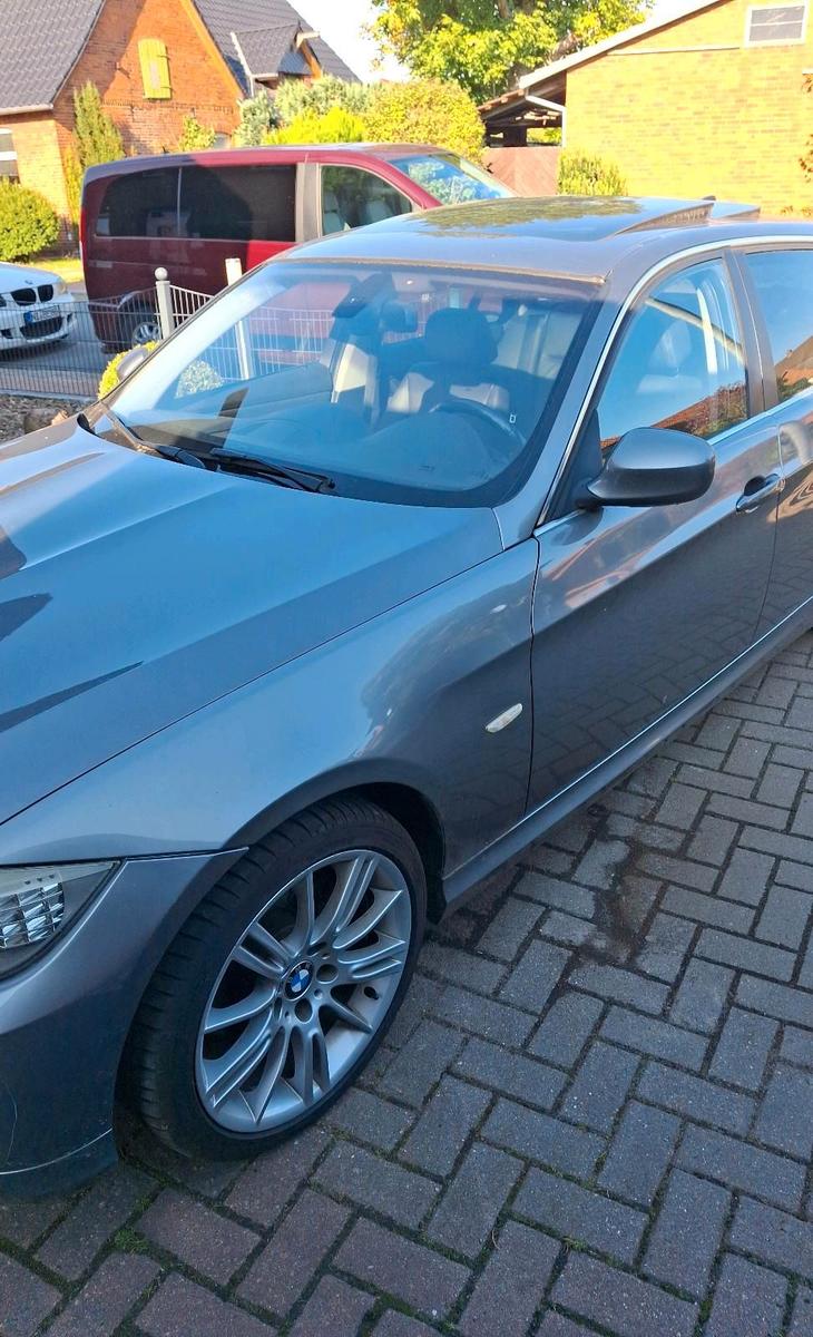 BMW 320 2010 — photo 6