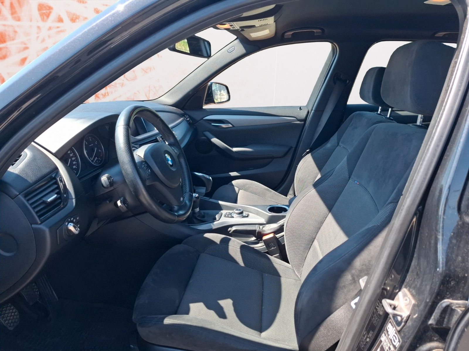 Fahrzeugabbildung BMW X1 18d xDrive ! M-Paket ! AHK !