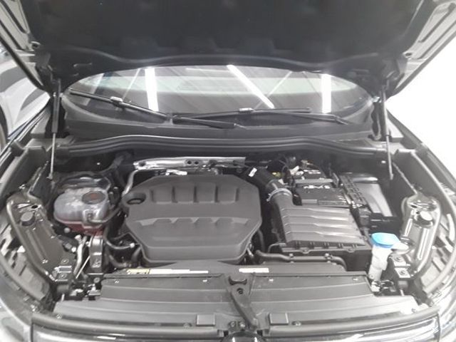 Tiguan 2.0TSI DSG 4M R-Line STHZ+AHK+NAV+MATRIX