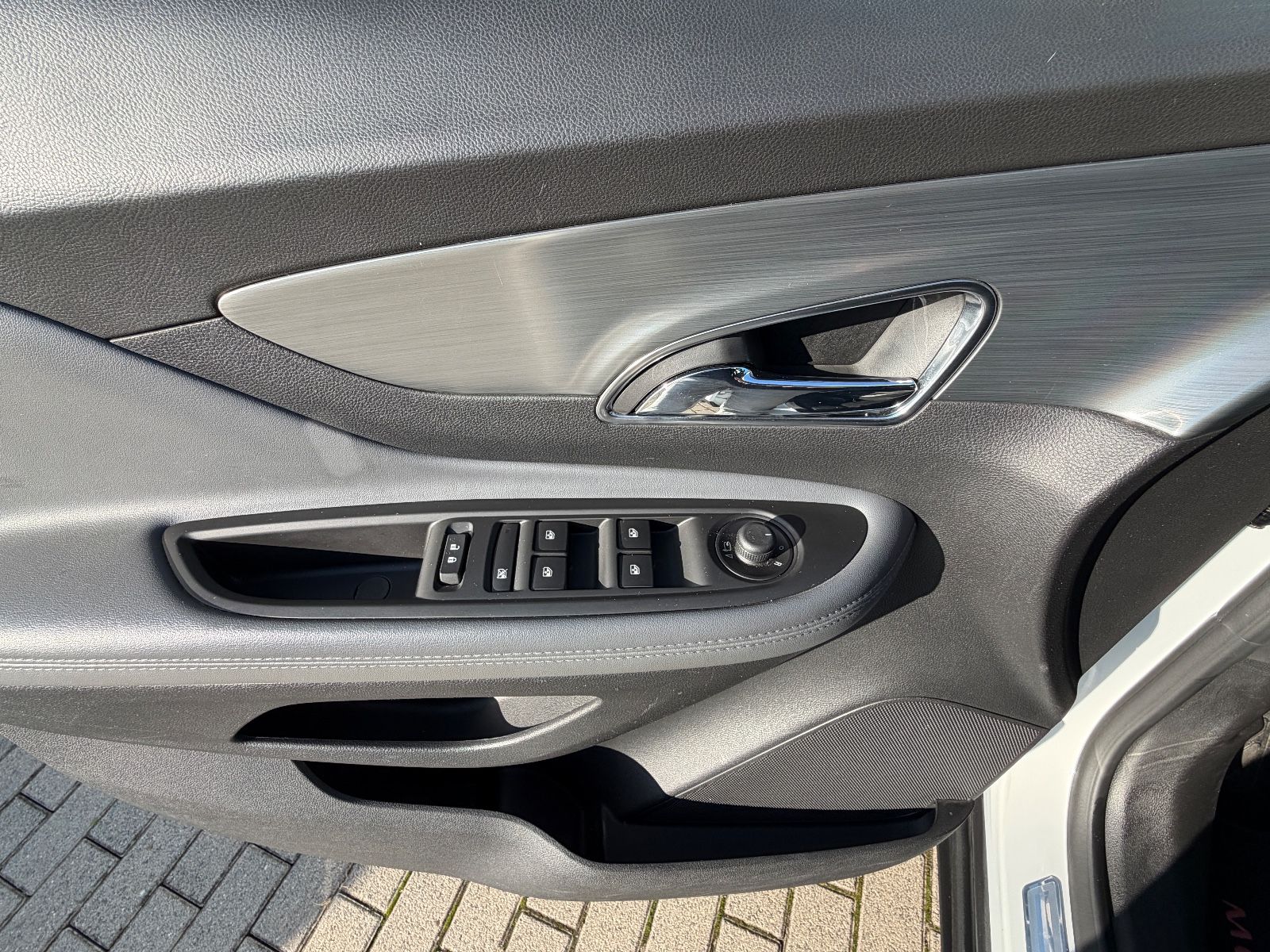 Fahrzeugabbildung Opel Mokka Color Innovation