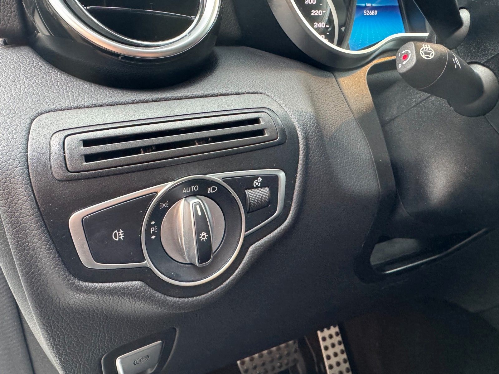 Fahrzeugabbildung Mercedes-Benz GLC 200 4M AMG+Pano+Distr+StandH+AHK+360+HUD