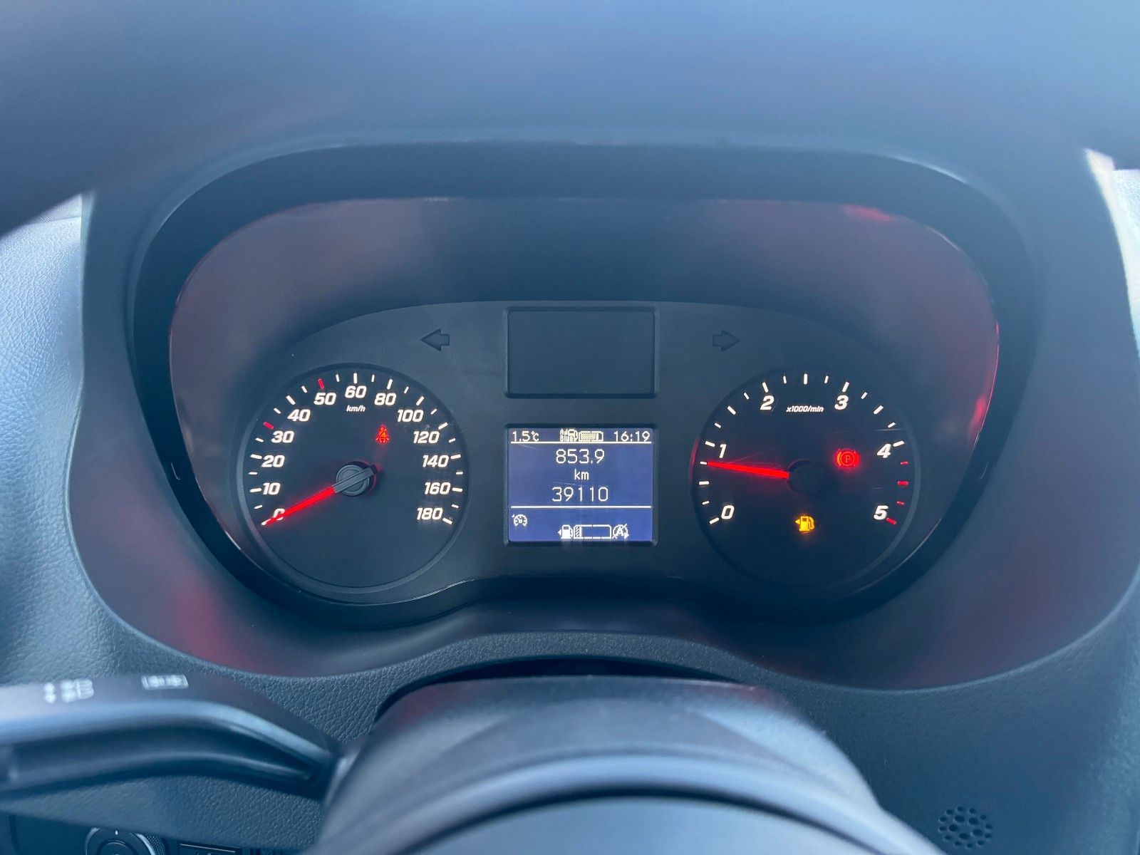 Fahrzeugabbildung Mercedes-Benz Sprinter 215 CDI DoKa Pritsche Plane AHK Klima