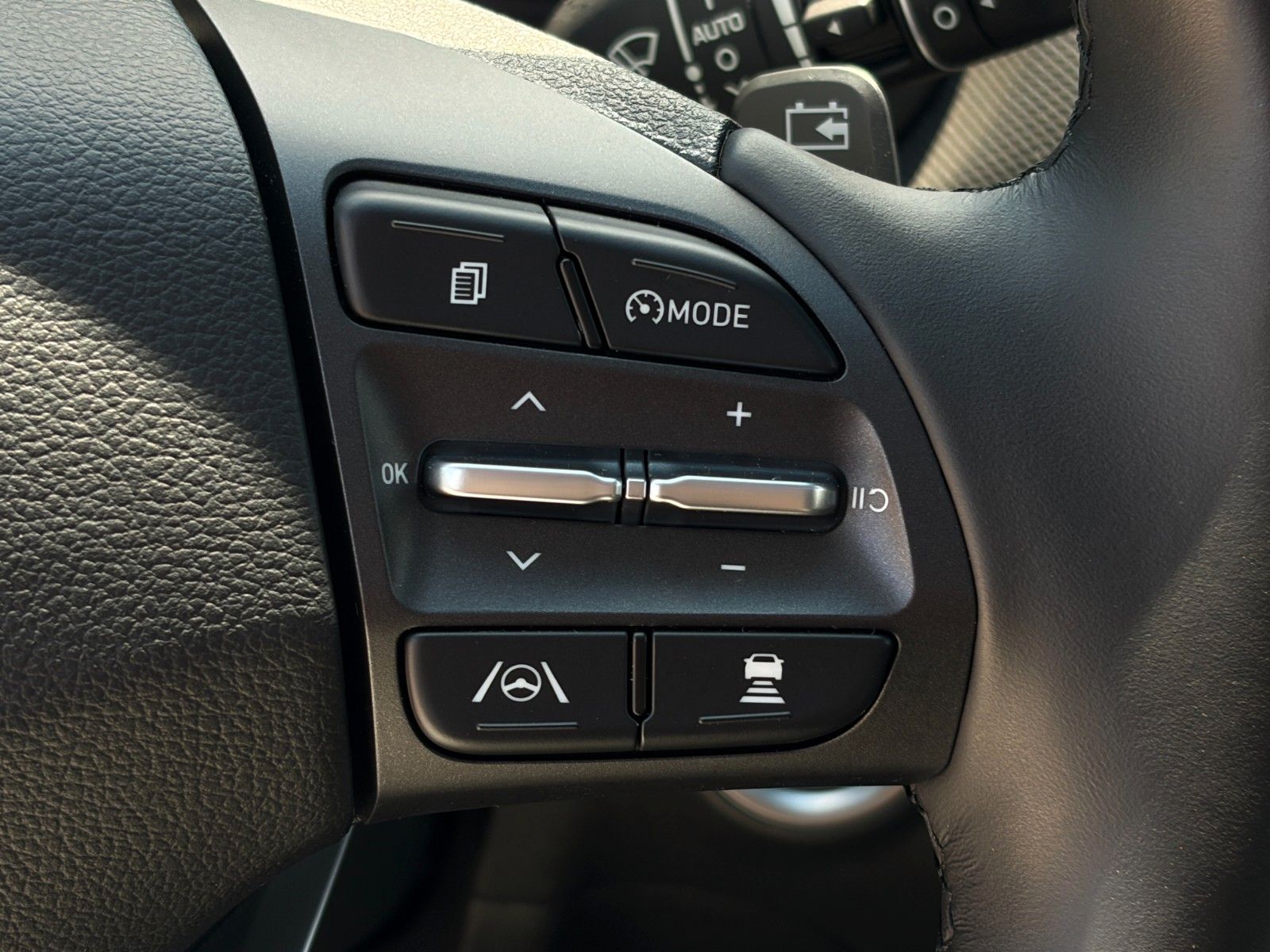 Fahrzeugabbildung Hyundai KONA E Trend 2WD CarPlay Schiebedach ACC CAM HuD