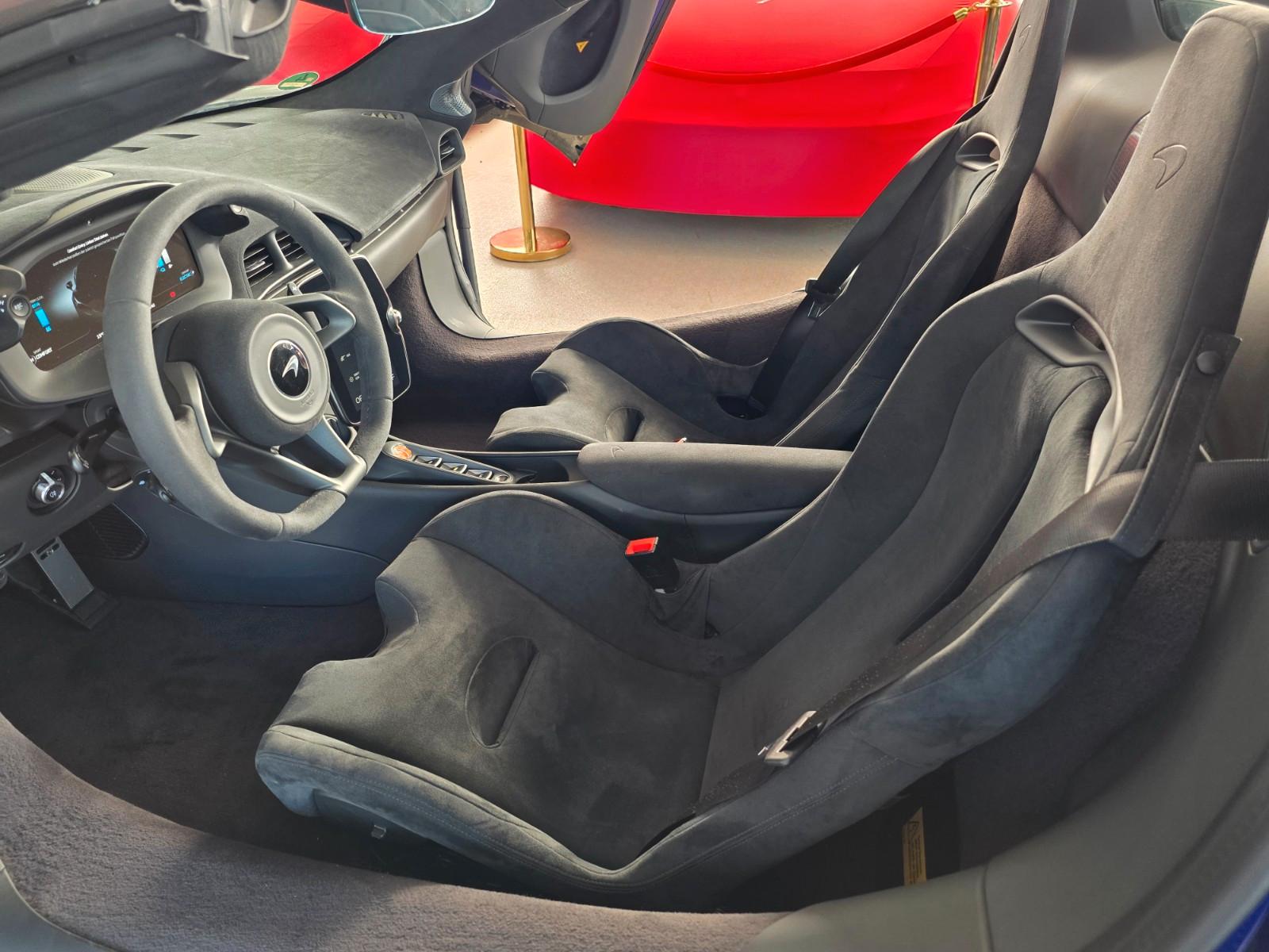 McLaren Artura Spider