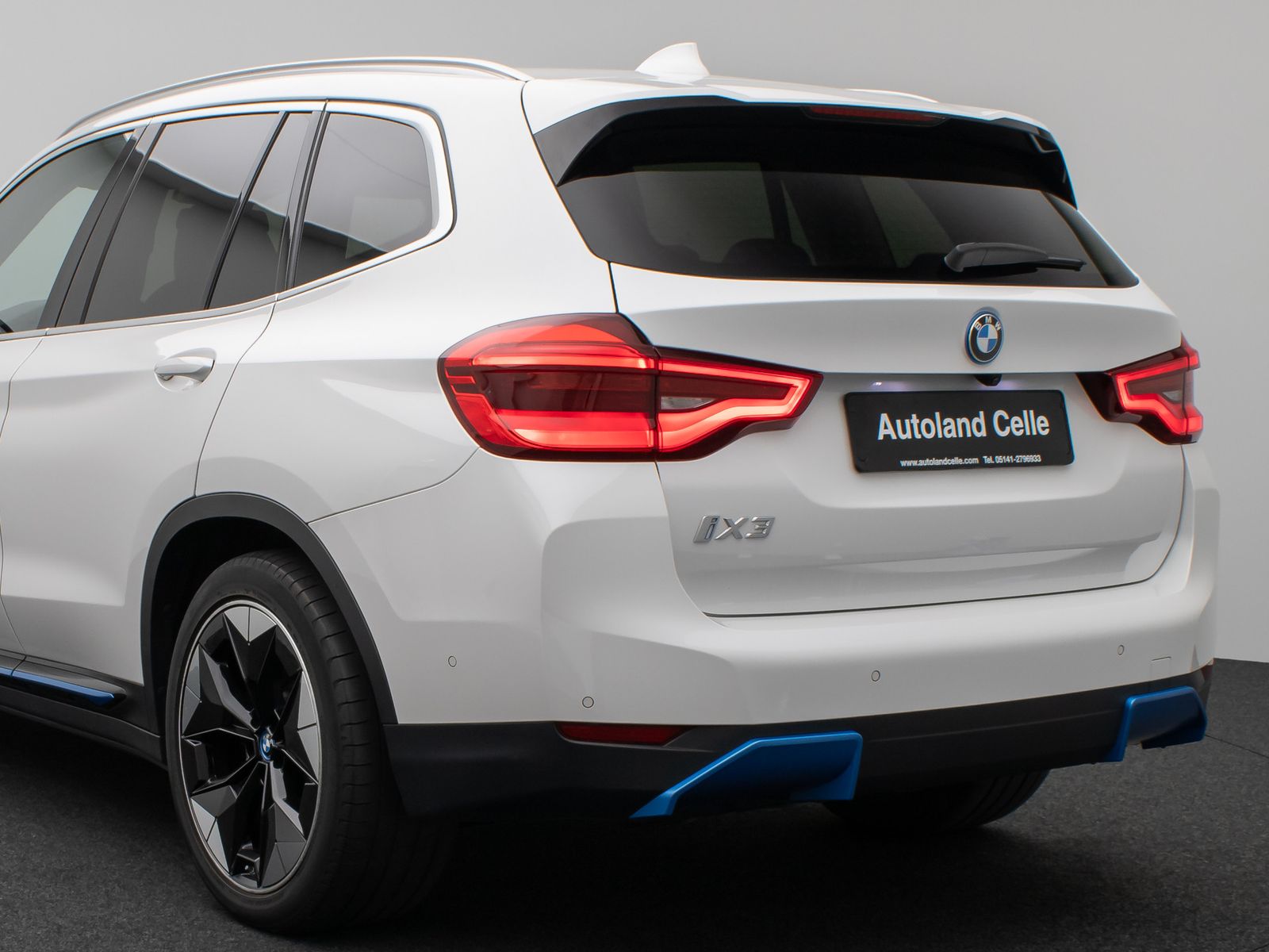 Fahrzeugabbildung BMW iX3 Impressive 360°HUD DAB H/K Komfort 20Zoll