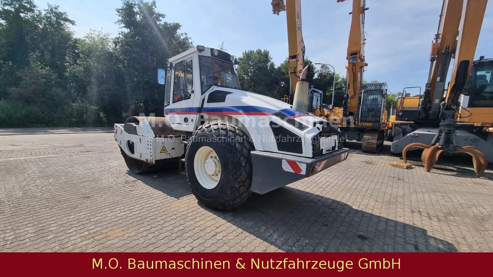 Fahrzeugabbildung BOMAG BW 213 DH-4  / Walzenzug / Klima