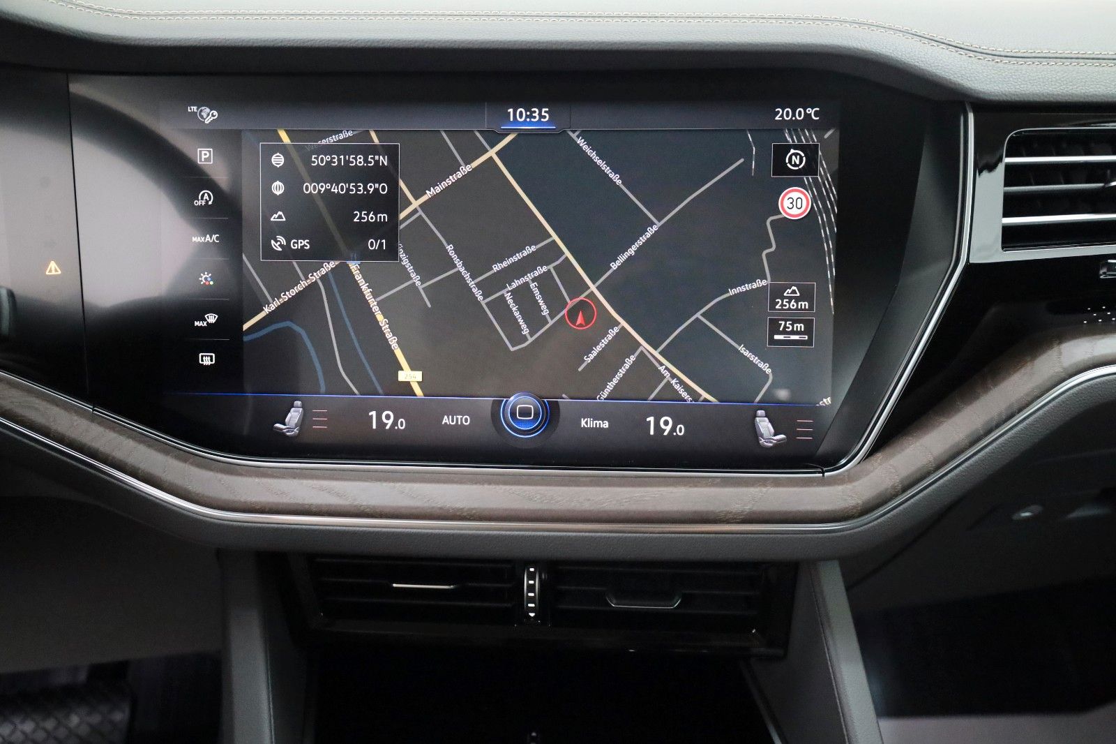Fahrzeugabbildung Volkswagen Touareg Atmosphere 4M Leder,Navi,LED,Kamera,SH