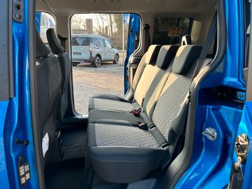 Ford Tourneo Courier Titanium Winterpaket 5JGarantie!