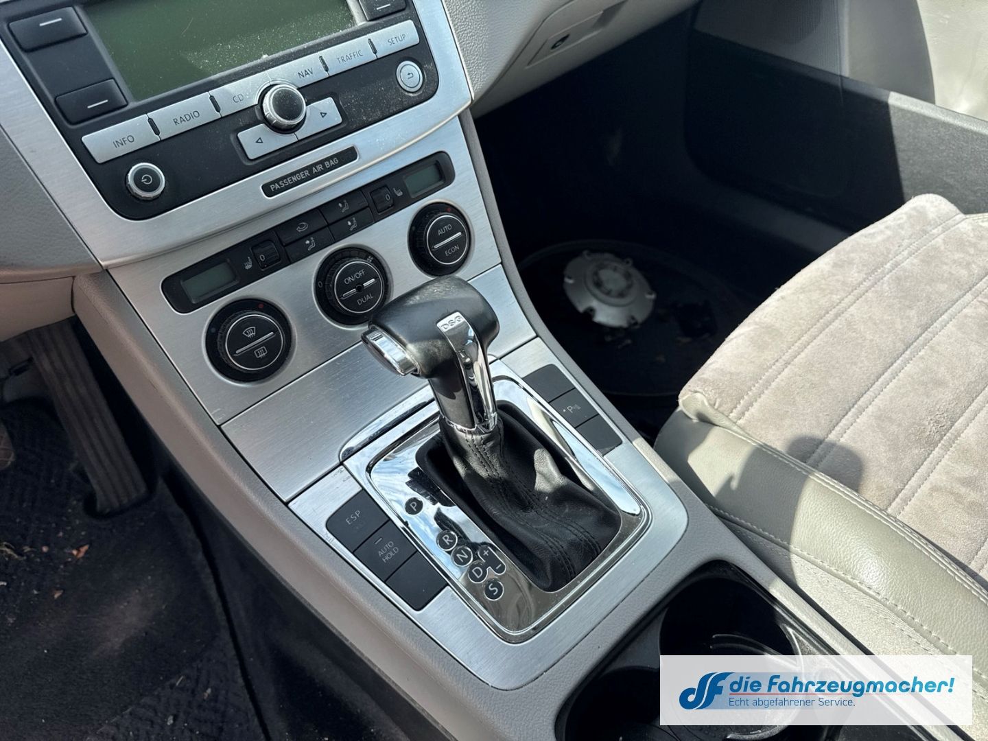 Fahrzeugabbildung Volkswagen Passat Variant Highline Navi Leder *EXPORT