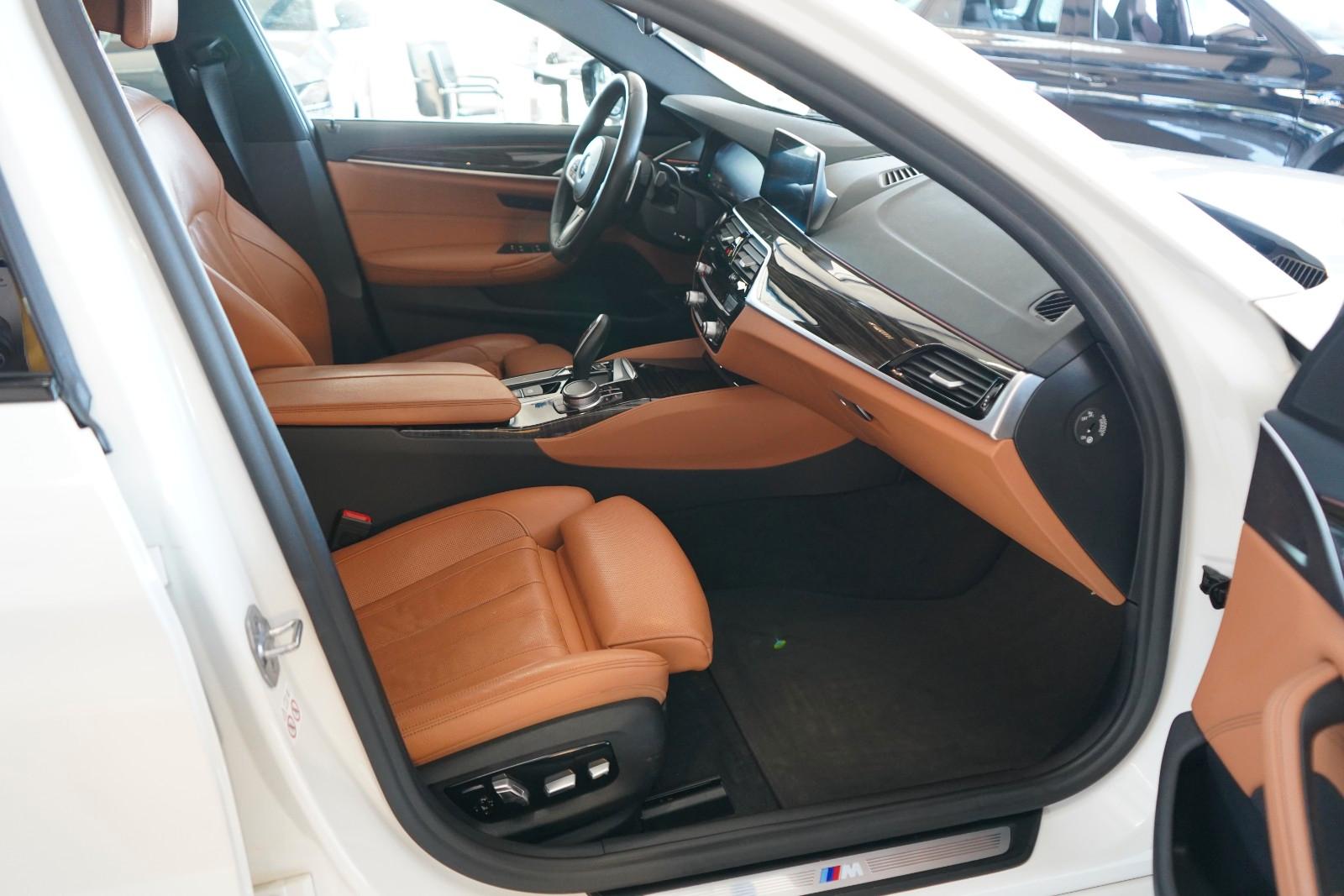 BMW 530 d Touring M Sport XENON / NAVI / LEDER / HUD
