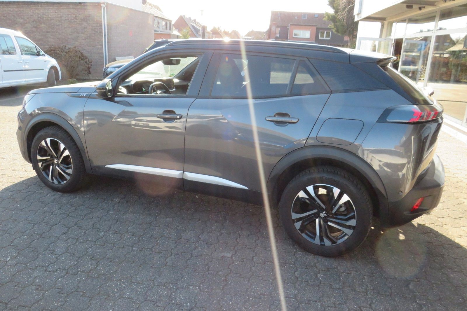 Fahrzeugabbildung Peugeot 2008 GT 8-AUTOMATIK GRA NAVI PDC 1.HAND