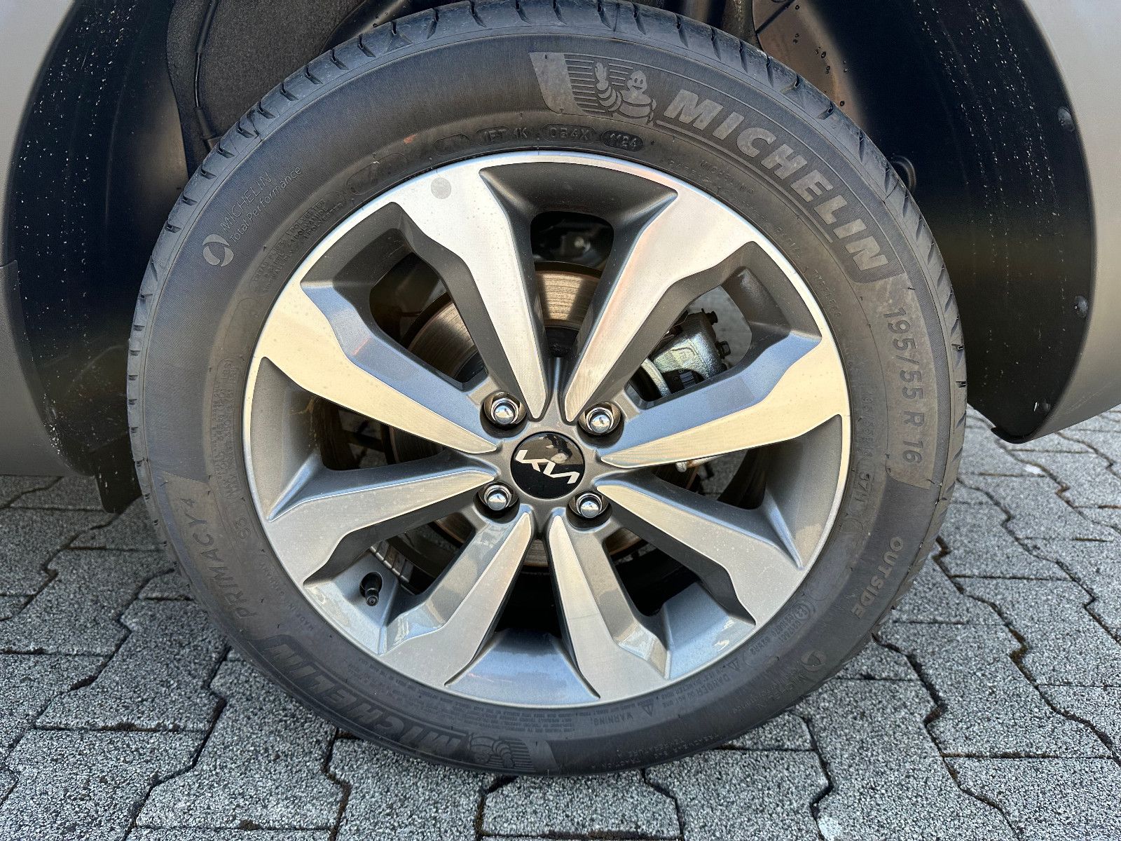 Fahrzeugabbildung Kia Stonic 1.0T MT 100 VISION  NAVI SITZHZG.