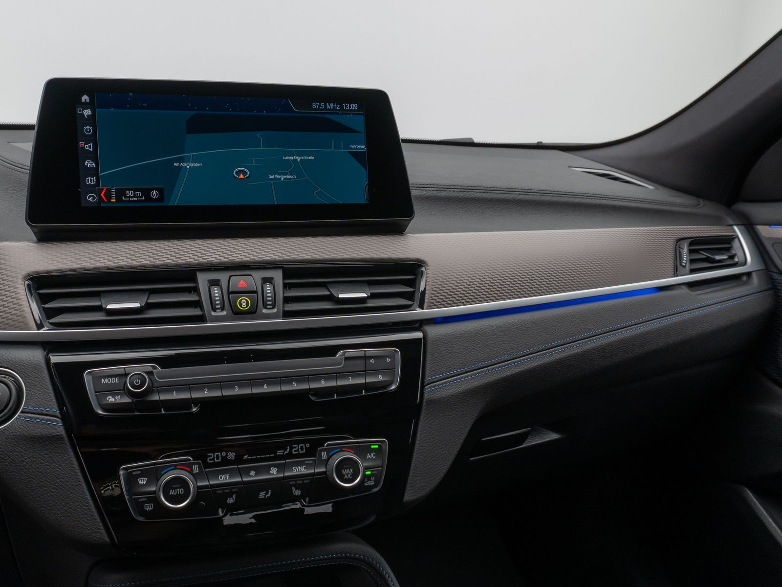 Fahrzeugabbildung BMW X2 xD20i M Sport DAB HUD Navi+ Alarm LED PDChint