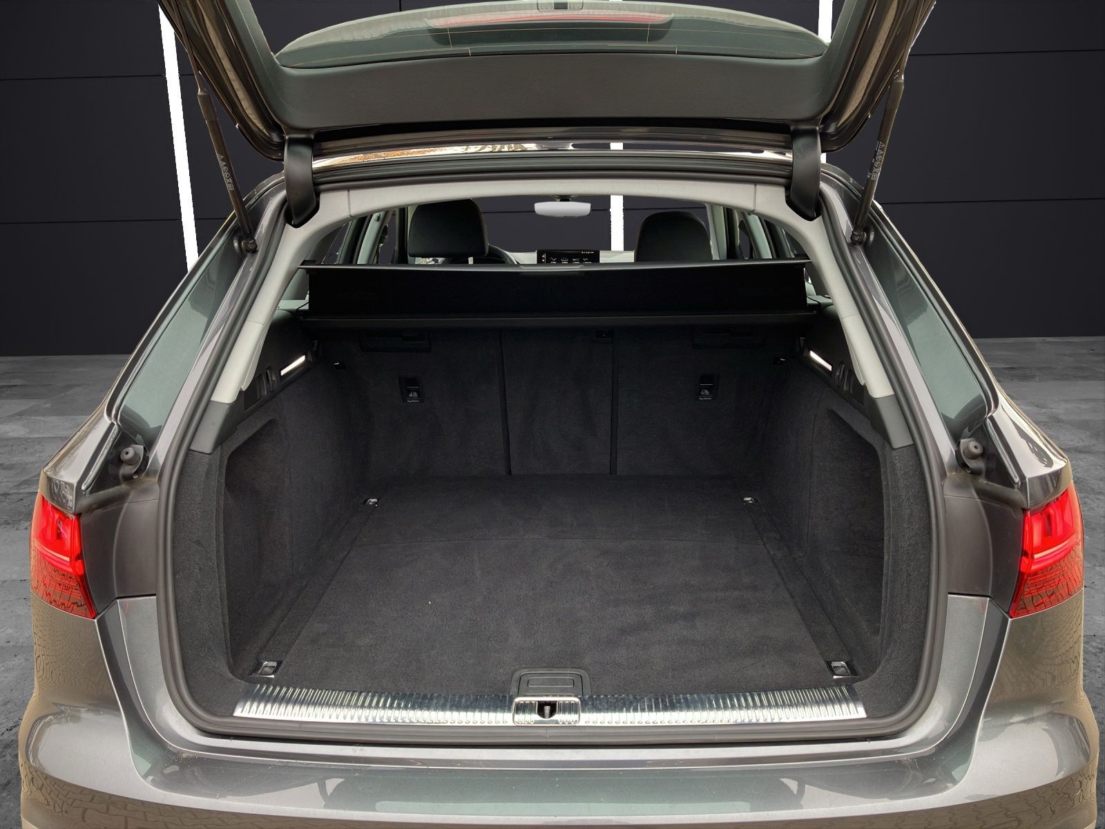 Fahrzeugabbildung Audi A4 Avant 40 TFSI S-tronic S-line LED Navi AVC AC