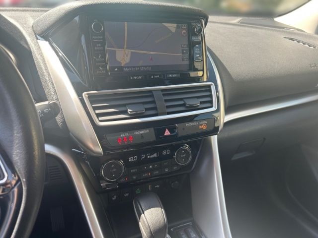 Fahrzeugabbildung Mitsubishi Eclipse Cross Top 4WD El. Panodach Navi Soundsys