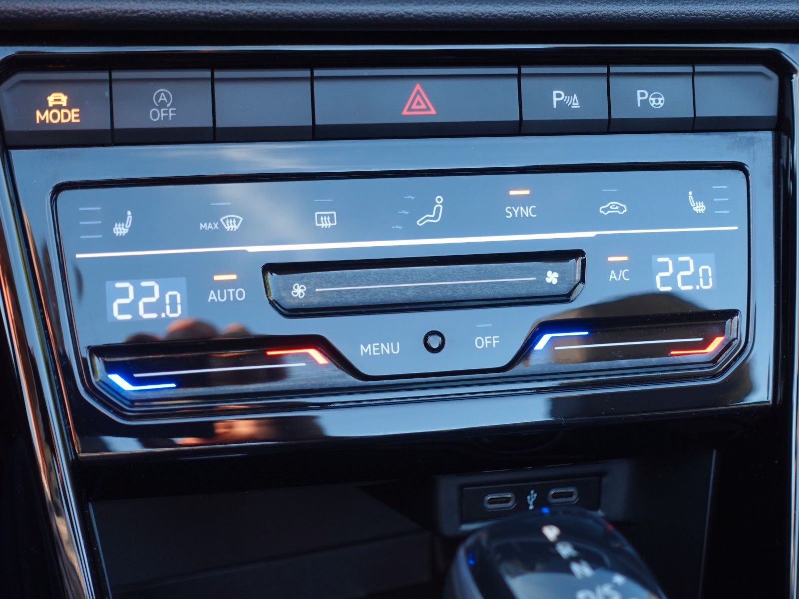 Fahrzeugabbildung Volkswagen T-Roc Cabriolet 1.5 TSI DSG R-Line AHK/Matrix/