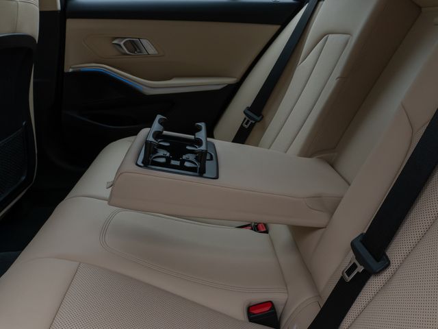 BMW 330, 2023 — 28